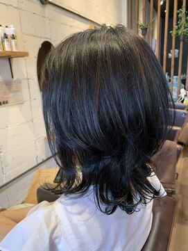 ヘアー ルシア(hair lucia) ミディアムレイヤー外ハネスタイル