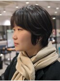 毛流れ暗髪ショート!