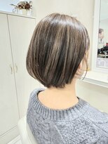 アッシュ 二俣川南口店(Ash)&nbsp;20代30代40代/白髪ぼかしハイライト/明るくて丸みのあるショート