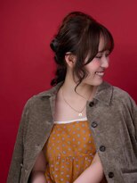 アンアタッシュ(UNE ATTACHE)&nbsp;Fluffy Greige大人の抜け感と透明感を叶える秋のアップスタイル