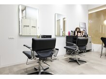 ハリイ(harih)の雰囲気（ロールスクリーン&パーテーションで個室のように対応可能です。）