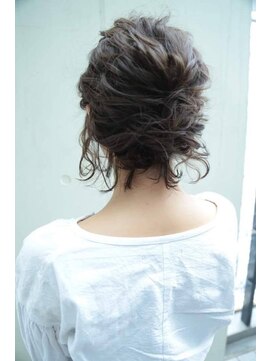 ヘアメイク シュシュ(Hair make chou chou) ボブのねじりアップスタイル【chou-chou 北林夏実】