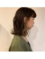 ツイギー 宮西店(TWiGGY)&nbsp;耳かけがかわいいラフなミディアムヘアに透明感カラー