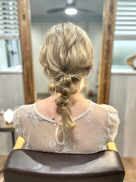 ベルトオブヴィーナス(Belt of venus) カジュアルに☆編みおろしリボンアレンジ