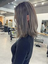 レブ 四条烏丸(Reb,)&nbsp;ハイライト白髪ぼかしタッセルボブグレーベージュブリーチ３０代