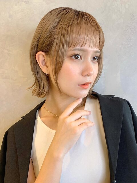 眉上バングのヘルシーボブ 切りっぱなしボブで垢抜けヘアに A806