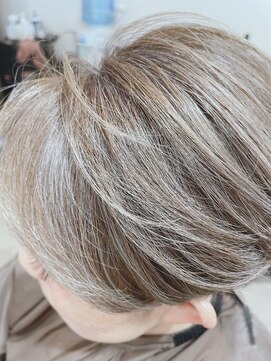 ヘアーアンドビューティーショップ エボルティー(hair&beauty shop EvoLuty) グレーヘア
