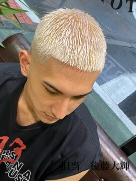 ムア(MUA) バズカット ブロンドカラー