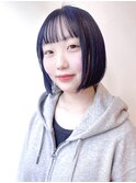 ネイビーブルー×ぱっつんボブ