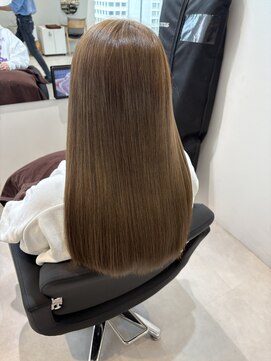 エミュスト(Emuest) ○髪質改善　縮毛矯正　酸性ストレート　韓国　トリートメント