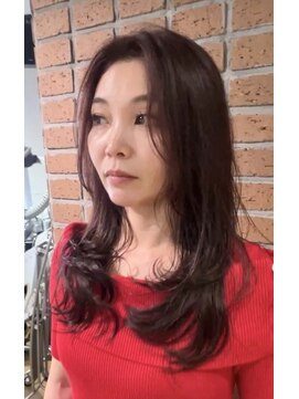 アーカイブ(archive) 髪をかきあげても◎ ナチュラル & フェミニンなロングレイヤー