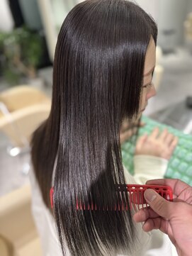 レヴリー(reverie) 髪質改善ストレートダークグレー韓国レイヤーヘッドスパ