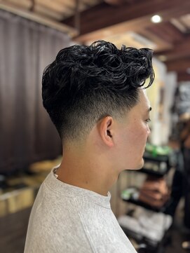 ヘアークリエイ トポライトウィロー 烏丸(Hair Create Polite willow) フェードパーマスタイル