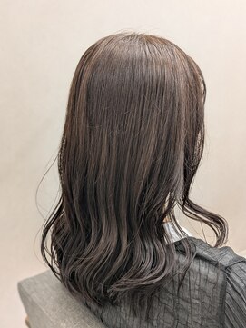 エリン バイ リル ヘアー 本陣(eLin by LiL hair) 顔周りレイヤー/アディクシーカラー/イルミナカラー