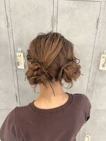 フェイス ネクスト ビューティー(Face next beauty)&nbsp;イベントヘアにおすすめ、ラフなツインお団子