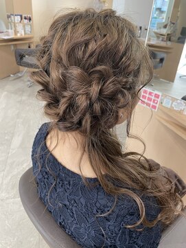 オレンジ 十三店(ORANGE) ポニーテール風フラワーアレンジと編み込みで大人女性UP！！