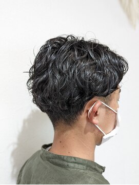 ウミト(Umito) 大人ゆるパーマでかっこいいマッシュ