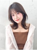 透明感柔らかベージュミディアムレイヤーくびれヘア