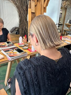 テイ(tei) ハイトーン/切りっぱなしボブ/ボブ/ダブルカラー/ベージュカラー