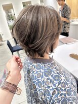 ステア ケース(stair case)&nbsp;大人白髪ぼかしハイライトカラーショートヘア40代50代