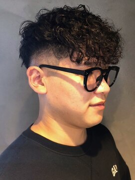 ディスイズバーバー(THIS IS BARBER) ラルフカール メンズパーマ 黒髪ショート カジュアル 【札幌】