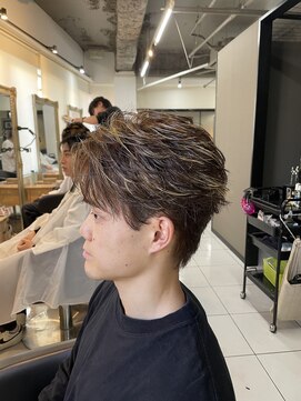 アイズ 海老名(AIZU) フェザーショート　メンズパーマ　メッシュパーマ　眉毛