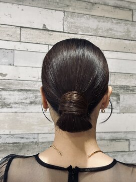 ブルームス アンジュ(Blooms Unge) つやつやシニヨン