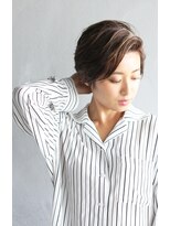 エヌ(N)&nbsp;かきあげバングのショートヘア