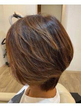 エール(ale) 前下がりショート