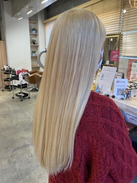 モモ(MOMO) ツーブリーチブロンド