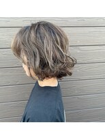 エフパレードシーサイド(F.PARADE seaside)&nbsp;タイトな切っぱなしにはコントラストなシーライトカラーを♪