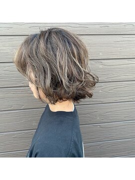 エフパレードシーサイド(F.PARADE seaside) タイトな切っぱなしにはコントラストなシーライトカラーを♪