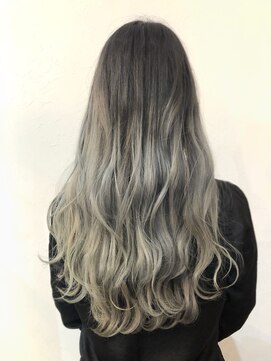 モアビー(More.vie) 暗髪グレージュ+シルバーグラデーションカラー