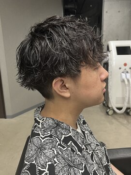 フイ 代々木(Hui) メンズ/アップバング/ツーブロックマッシュ/束感ショート波巻き