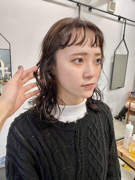 ユイル(Uil) 小顔前髪顔周りレイヤー× くるくるパーマ