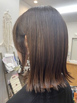 ヌーボヘアー(Nubo Hair) 透明感、ツヤ感の切りっぱなしくびれミディ