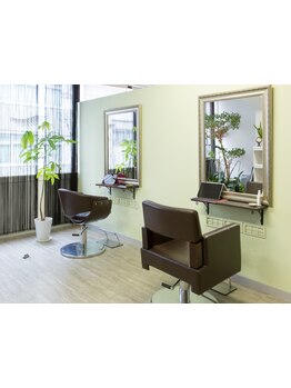 【堺筋本町徒歩3分】落ち着いた店内でリラックス♪一流実力派Stylistが送る白髪染め×髪質改善をご提供！