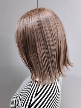 エニフォーイーストハム(Eni for eastham) ミルクティーアッシュ/切りっぱなしミディアム