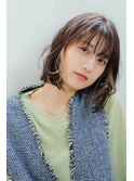 顔周りを彩る外ハネがオシャレ顔を叶える