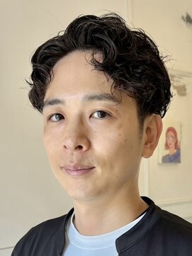 カムジーヘッドカミノウラ(COMEGHEAD KAMINOURA) 波巻きスパイラルパーマツイストスパイラルパーマセンターパート