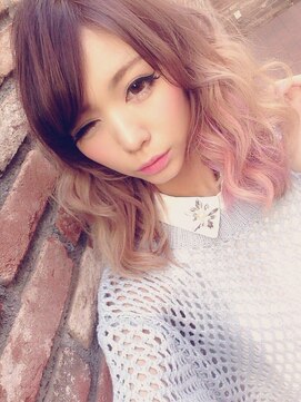 アンク クロス 関内店 ほんのりピンクのアクセサリーカラーで甘い雰囲気を