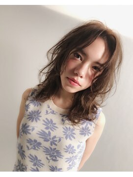 ベル 表参道店(Belle) 動きのあるレイヤースタイル×グレージュカラー〔Belle表参道〕