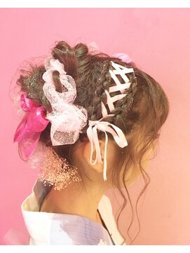 レイドバック(LAID BACK) リボンを使った編み込みルーズアップ