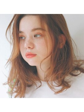 トキ(tokii) 「tokii」　小顔にみえるミディアムレイヤー