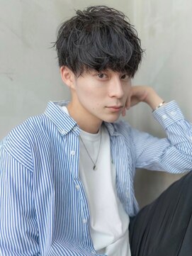 イオ 本厚木(io) 黒髪マッシュニュアンスパーマビジネスメンズカット刈り上げ