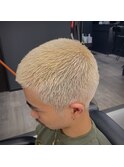 金髪ボウズフェード