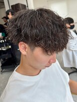 フゥ 宇都宮(FeU)&nbsp;波巻きパーマメンズパーマメンズヘアツーブロックツイストパーマ