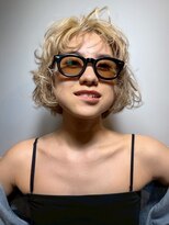 ヴヴ(Bub)&nbsp;前髪パーマ ブリーチ ハイトーンベージュ ボブパーマ 20代