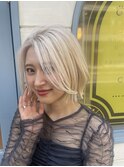 切りっぱなしボブ×ホワイトブロンド前髪長めショートボブ