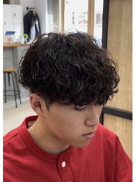 メンズギフト(men's GIFT) 波巻きで作る大人の抜け感と束感が映えるメンズヘア